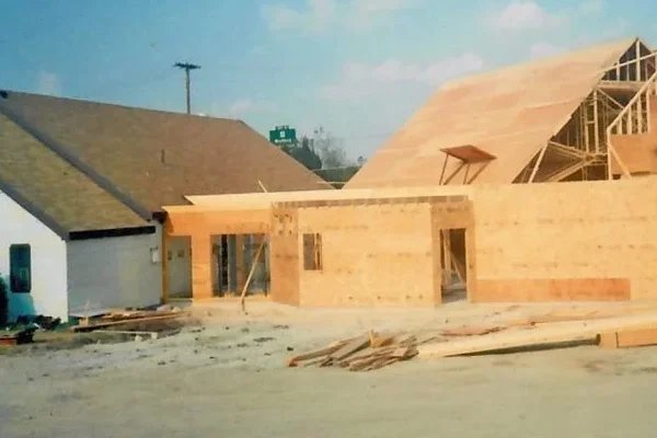 construction progress photo of congregation shalom 1995